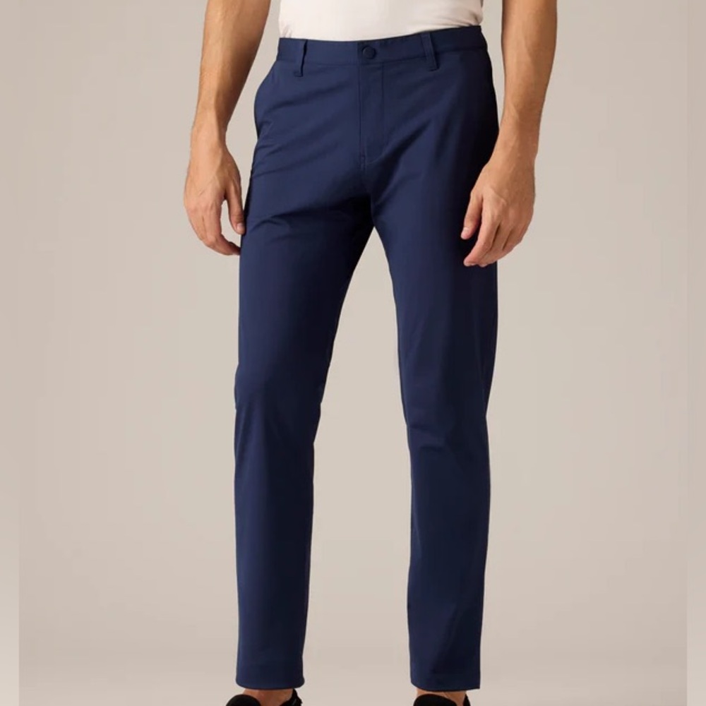 Rhone commuter pant classic in navy size 30, inseam 30” 30x30